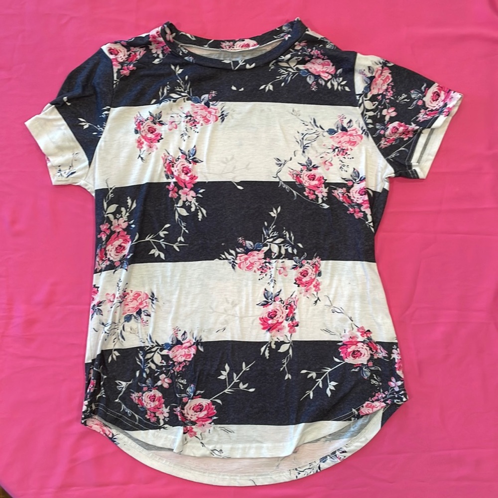 Tee shirt blue and white with pink flowers